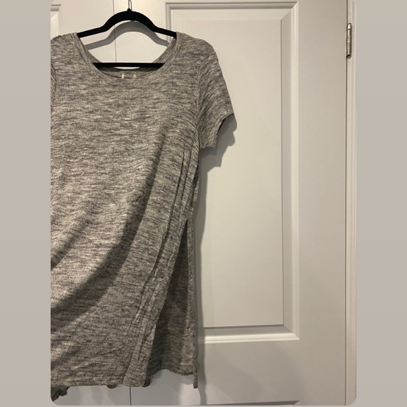 Light Knit Grey Tunic - Picture 3 of 3